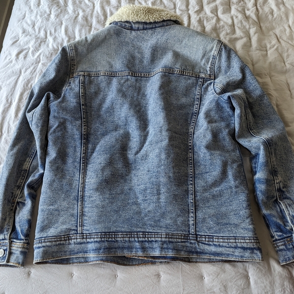 Hollister Denim Jacket with Sherpa Lining - Picture 3 of 3